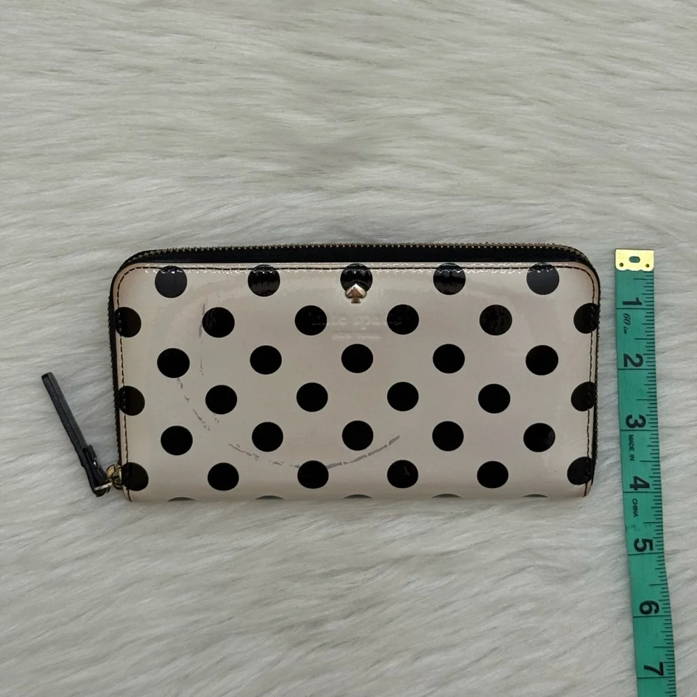 KATE SPADE - BLACK WHITE PATENT LEATHER NY CEDAR STREET LACEY LONG ZIP WALLET